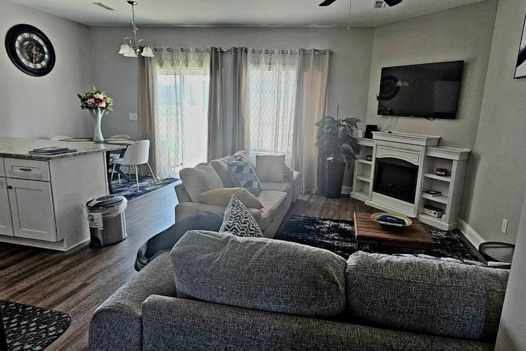 Gorgeous 3 Bedroom Home With Cable Tv In All Rooms & Free Wi-Fi Concord Ngoại thất bức ảnh